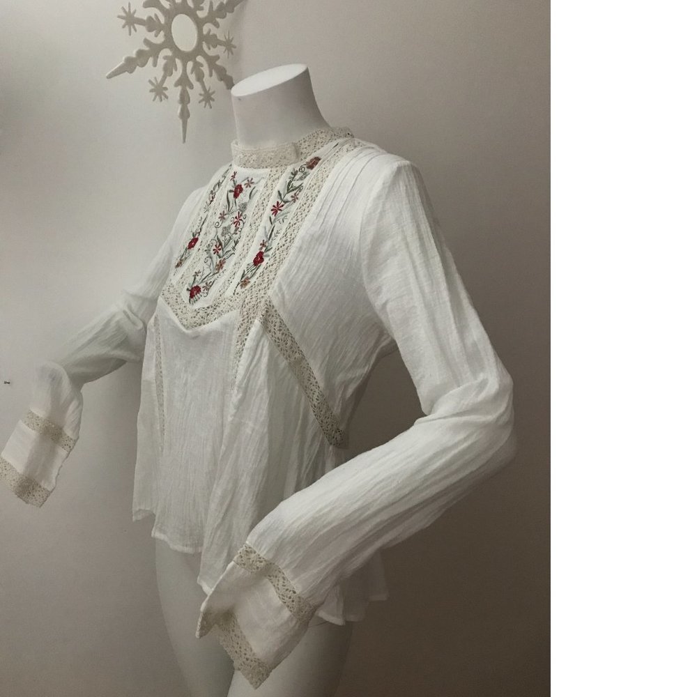 BBWM Woman Crepe Embroidery Crochet Top Blouse Folk Polish Ukrainian Zara Copy